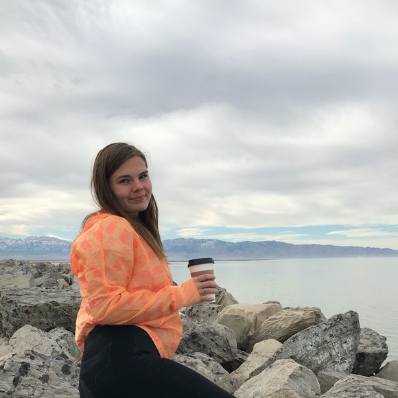 Meet your Posher, Joelle - Picture 1 of 1